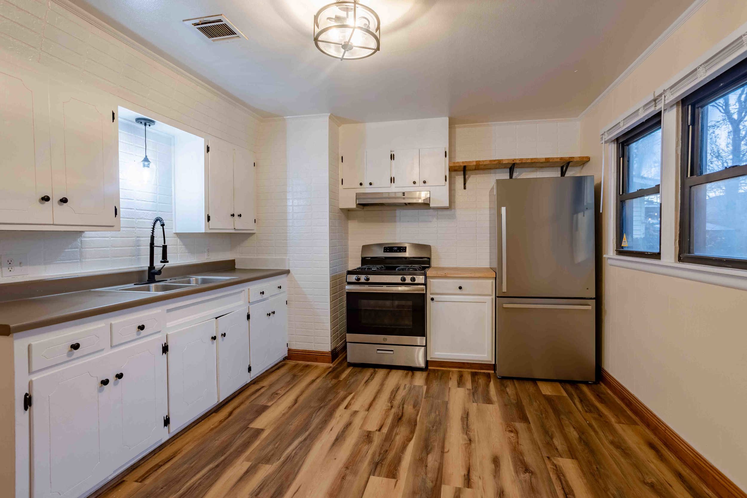 211 Lana Dr – photo 2
