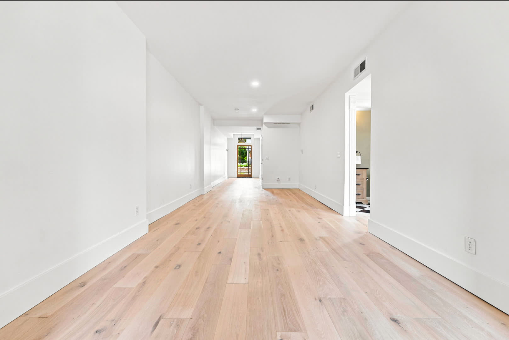 Stylish Completely Remodeled LoHi 2BD/2BA – photo 3
