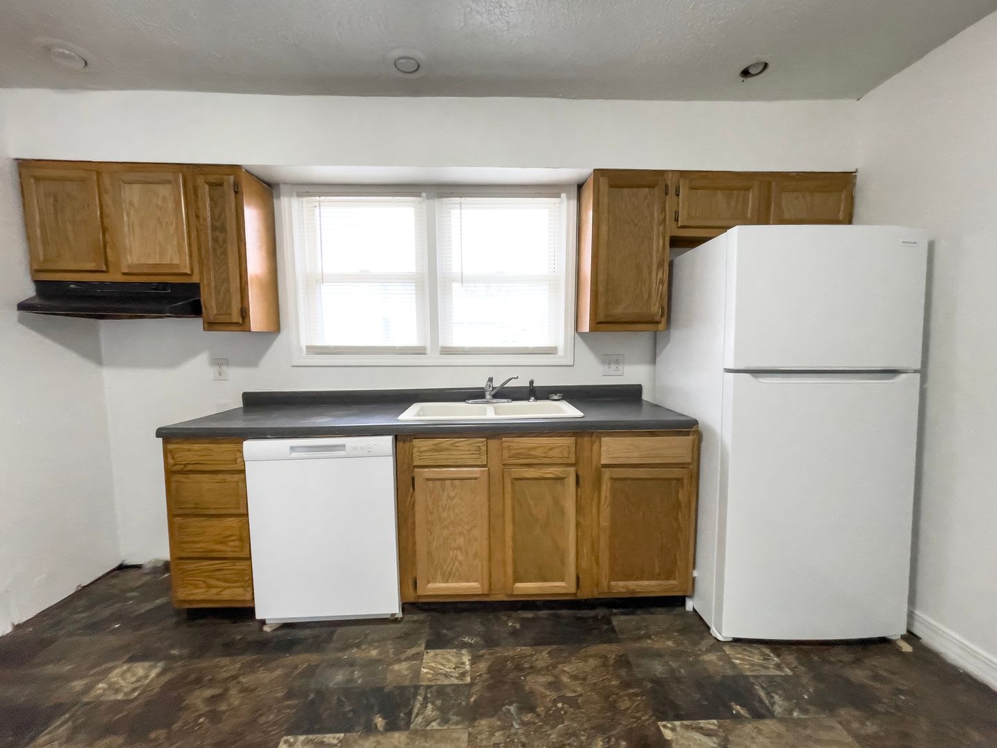 For Rent 722 S Hackley St 2 Bedroom 2 Bathroom Home W D Hookups Enclosed Front Porch – photo 3
