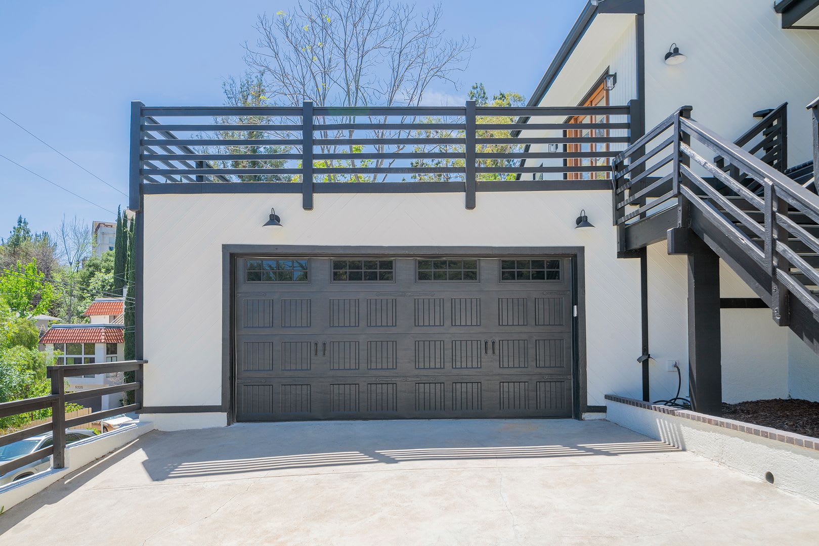 Beautifully Renovated Woodland Hills Home – photo 4