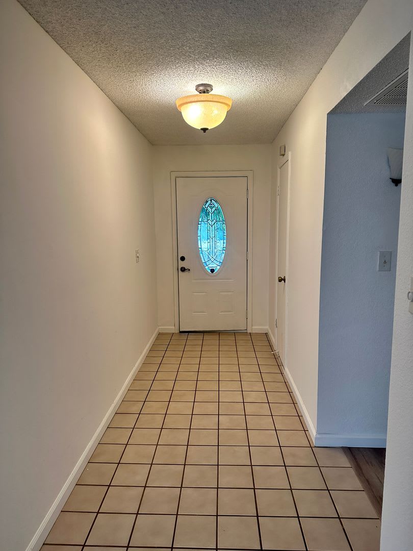 ADORABLE 2/2 Home! Beautiful Upgrades!! *Please Read Entire Ad For Viewings* – photo 4