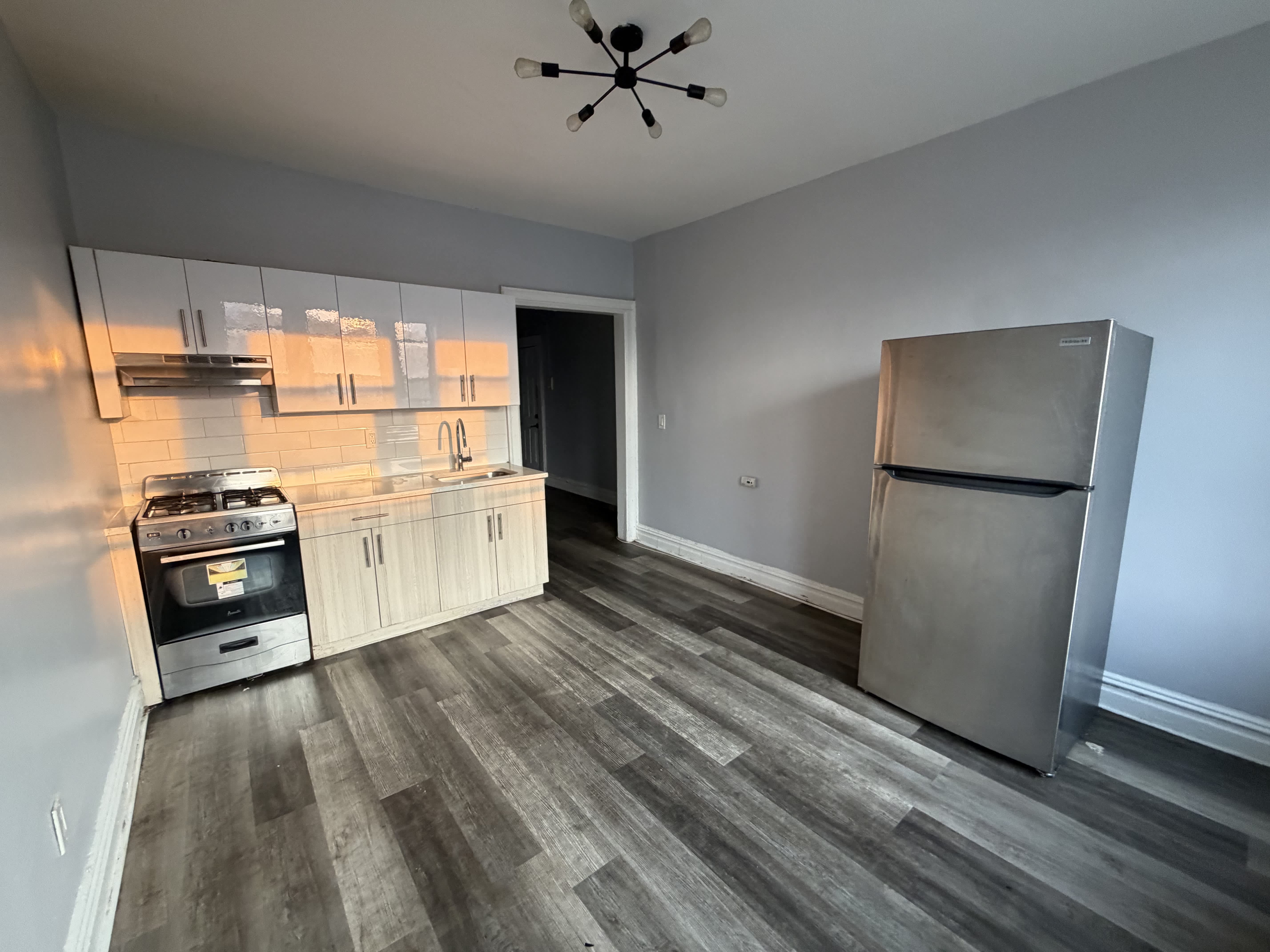 122 Corbin Ave – photo 1