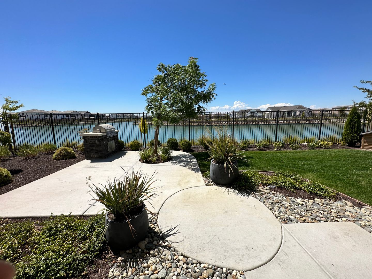 Lakefront 5-Bedroom Home with Stunning Lake Views – photo 3