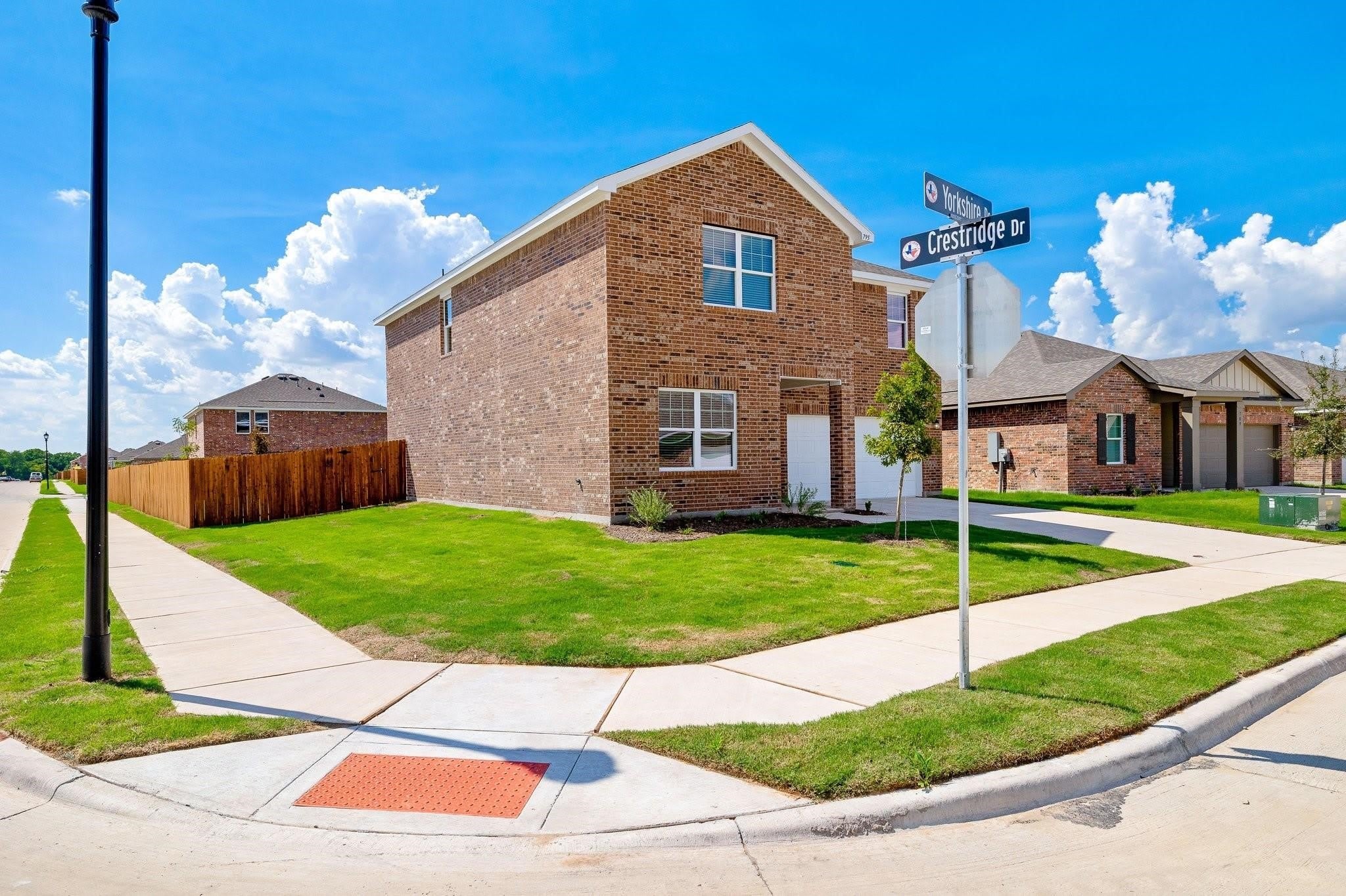 795 Yorkshire Drive – photo 2