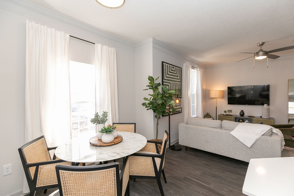 Deerfield Village Apartments – photo 5