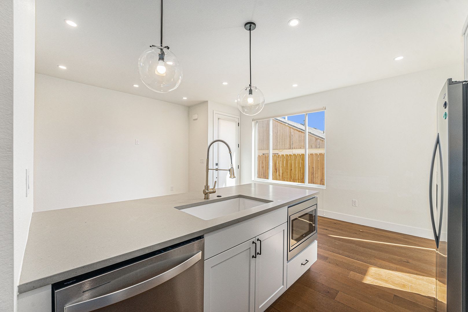 Modern Townhouse in Prime Location Near Sloan's Lake – photo 3