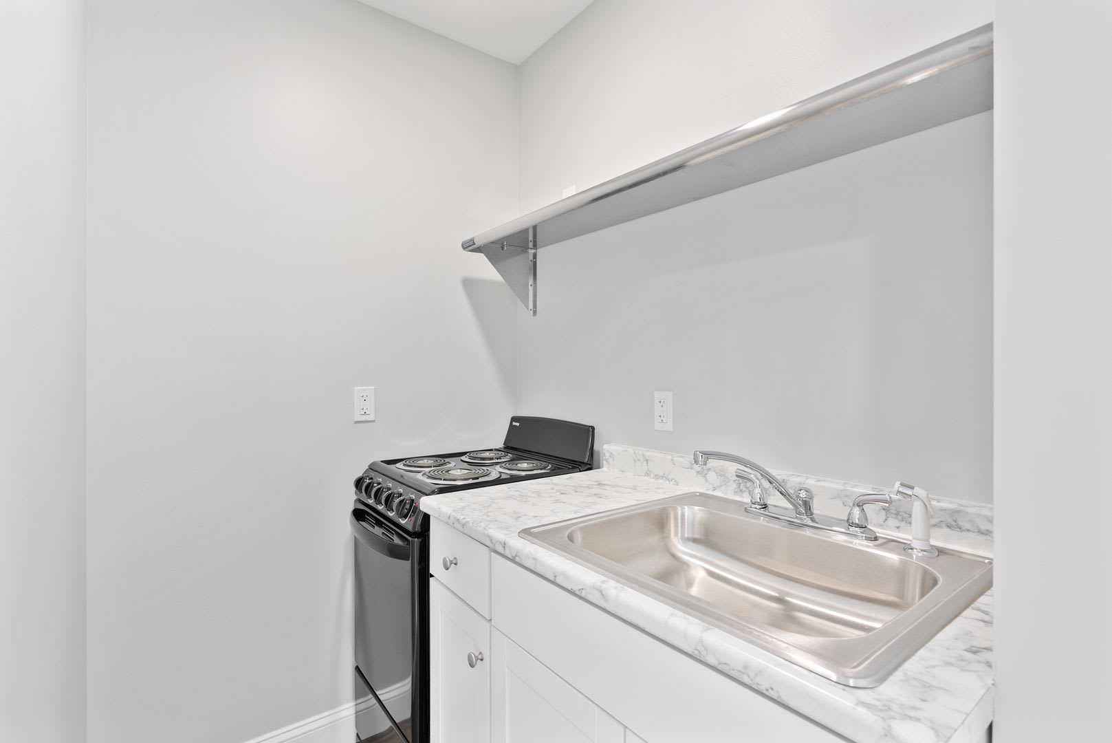 610 On Congress St Newer Studio Apt 1Ba 1470 00 Heat H20 Included Available 09 01 26 – photo 5