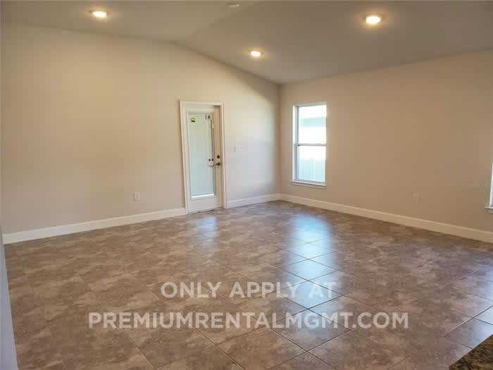 1138 Berry Lane – photo 4