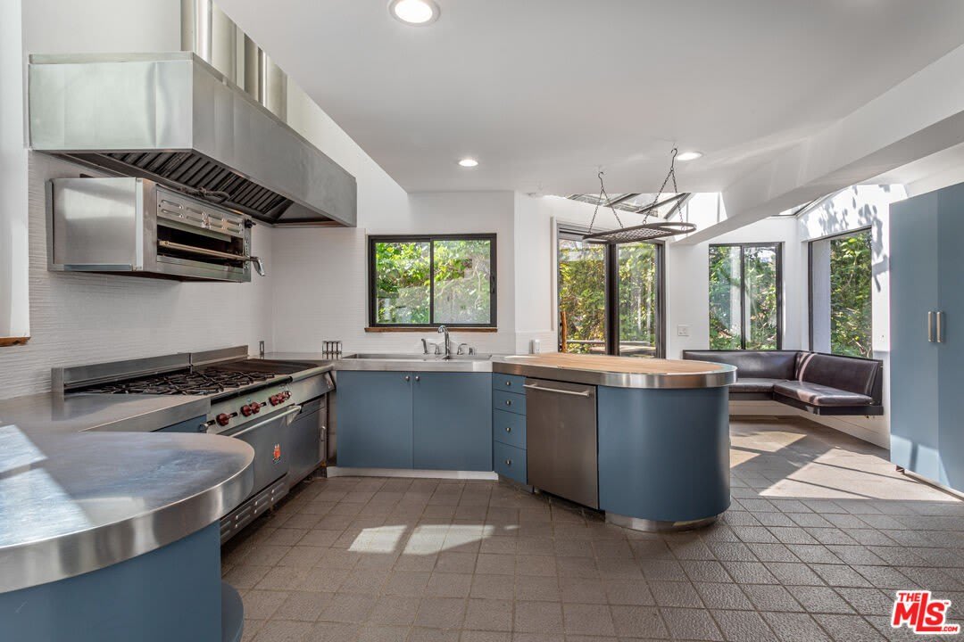 8424 Grand View Dr – photo 5
