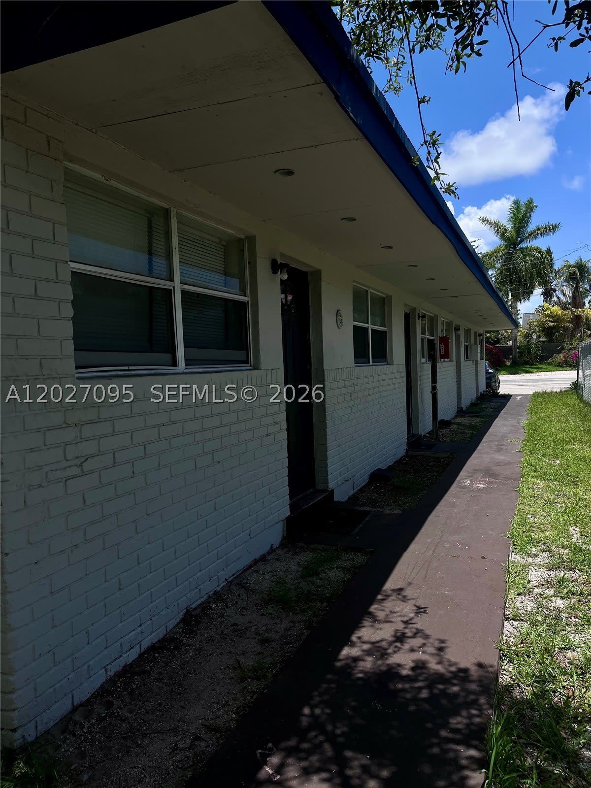 109 NW 14th Way – photo 2