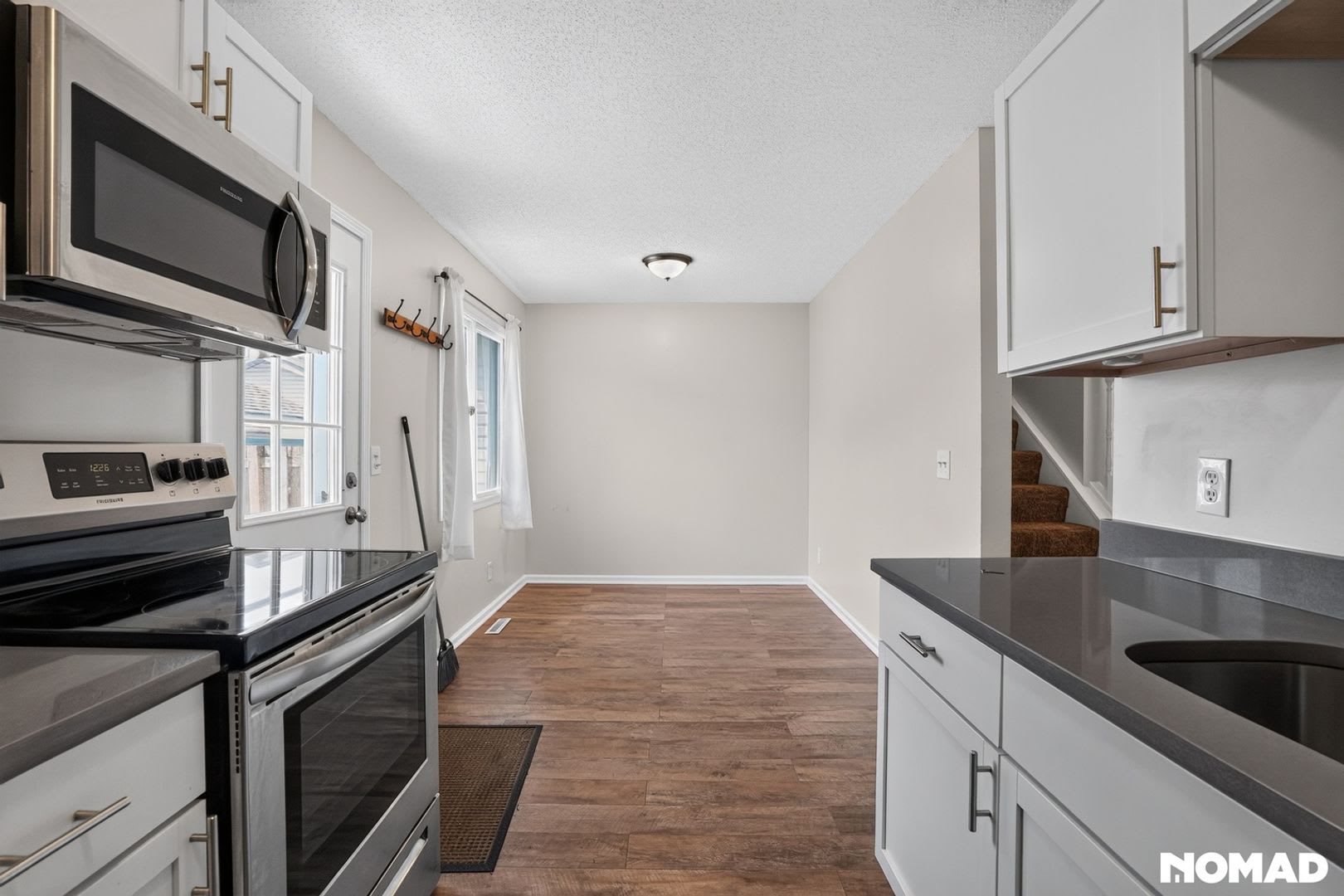 Charming 3BR House in Rosemount – photo 5