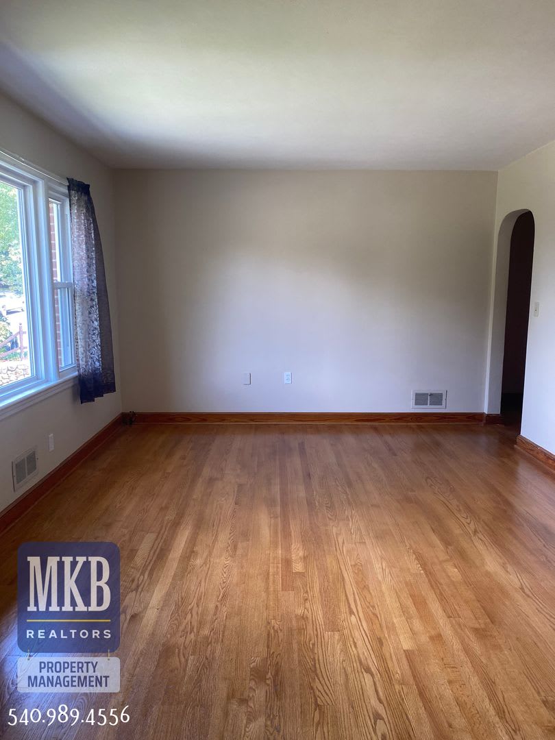 3 Bedroom 2 Bath Brick Ranch- Hidden Valley School Zone – photo 4