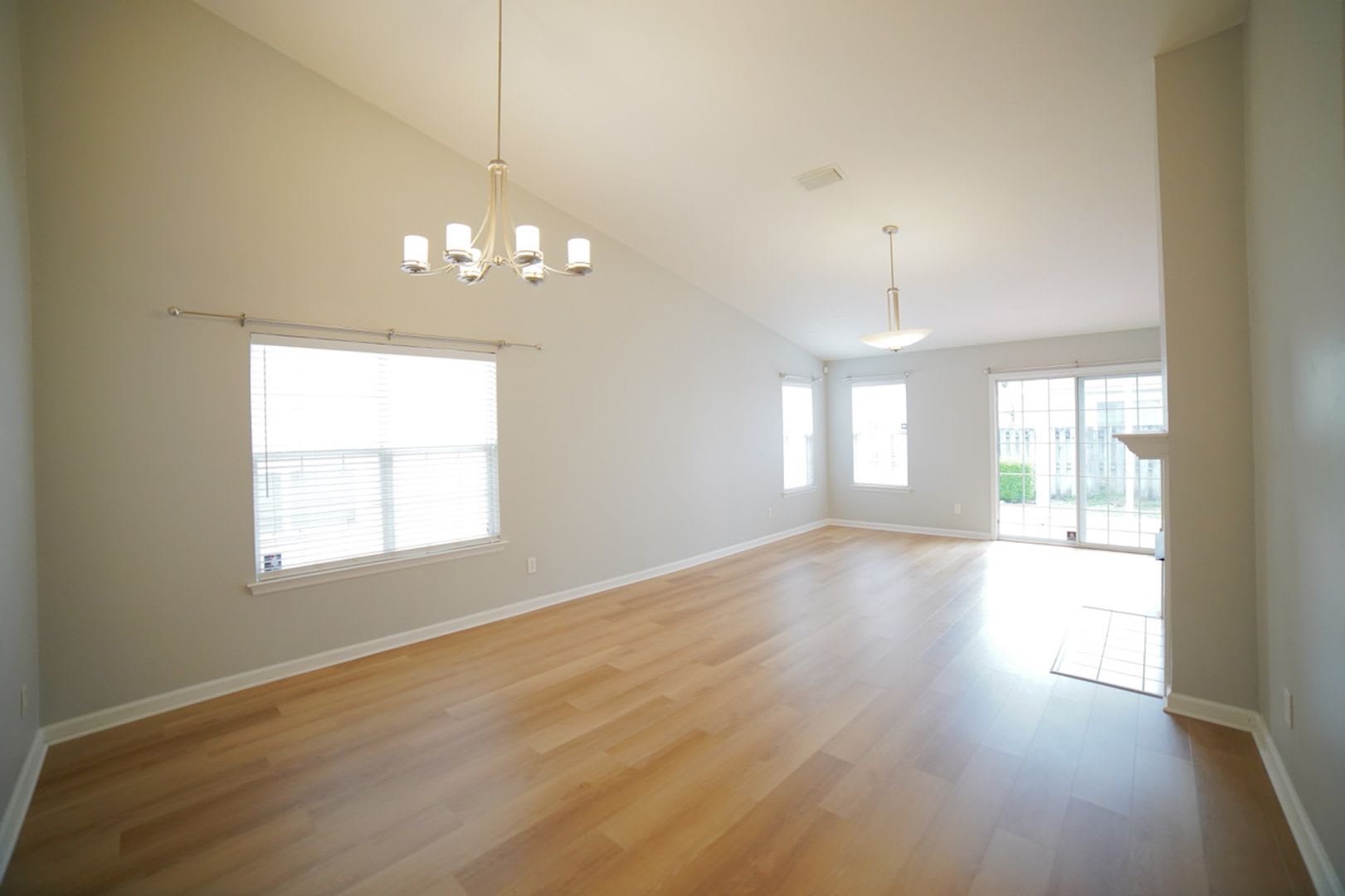 3 Bed 2 Bath Townhome In The Villages At Maclay – photo 2