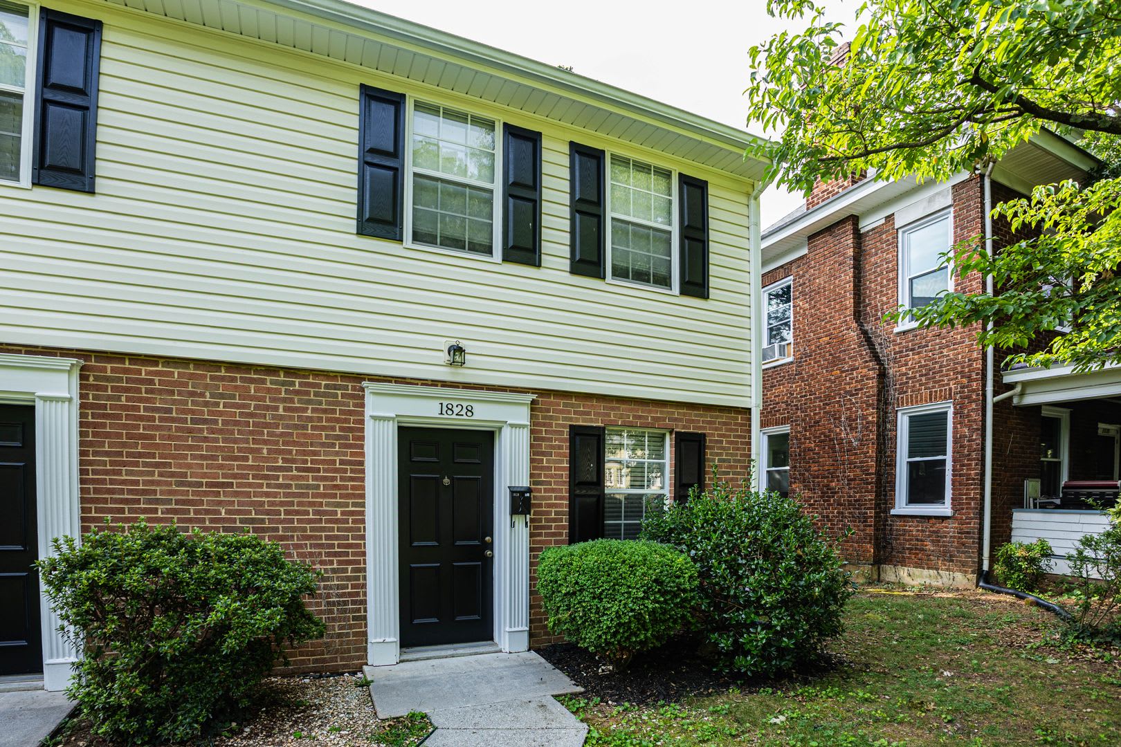 New Listing! – photo 2