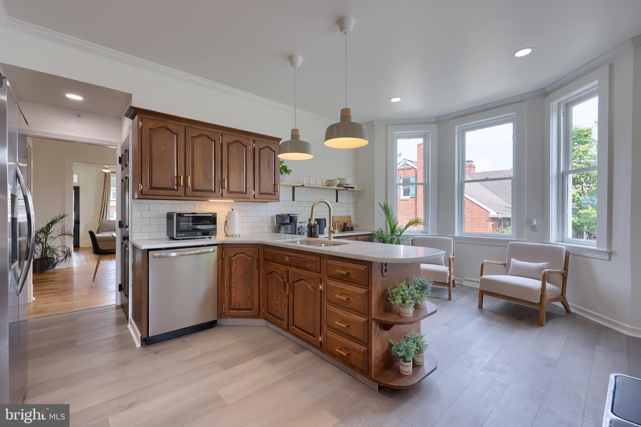 136 E HARRISBURG Avenue – photo 5
