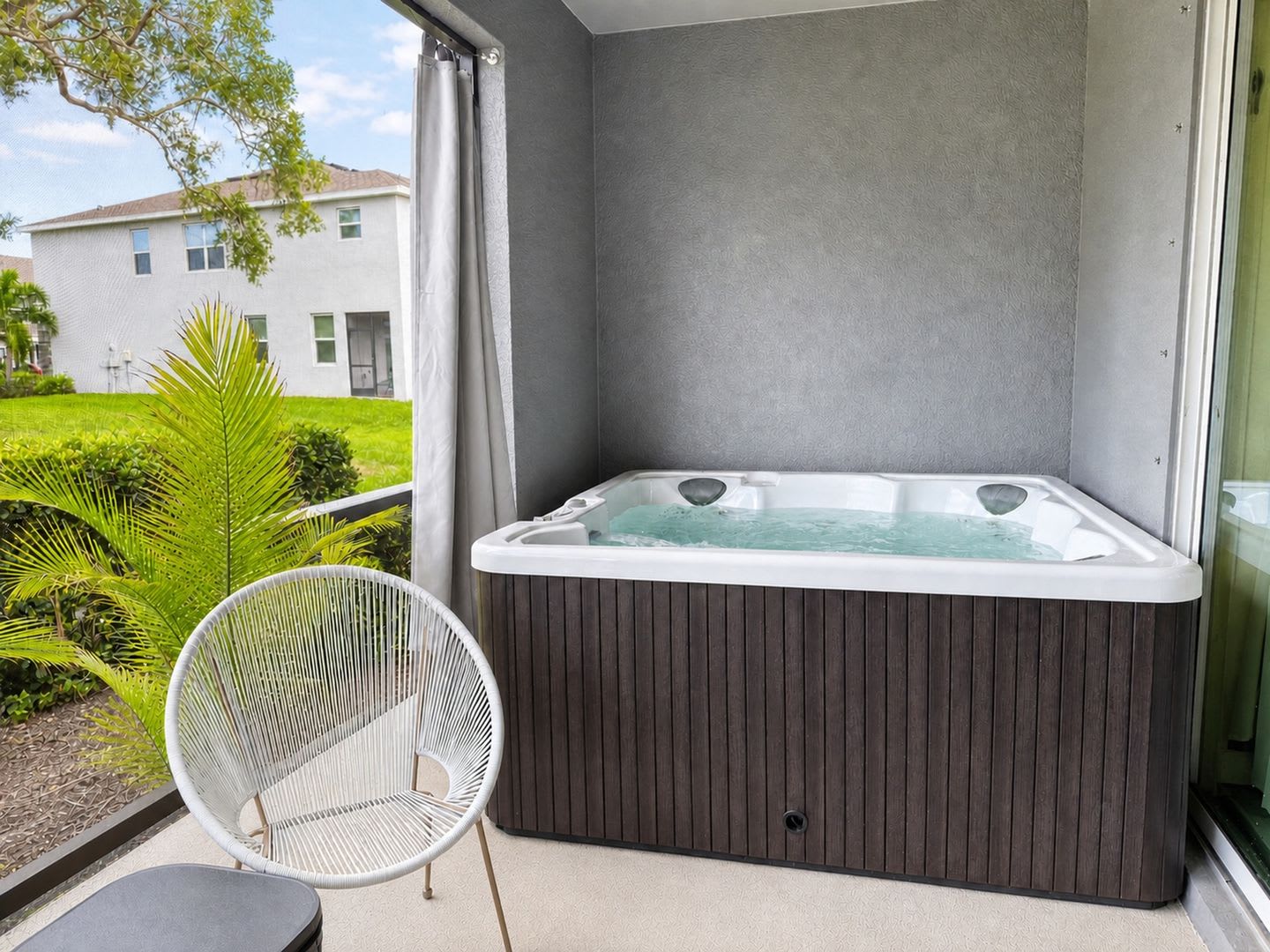 Upgraded Townhome Near Waterside with Screened Lanai & Hot Tub – photo 4
