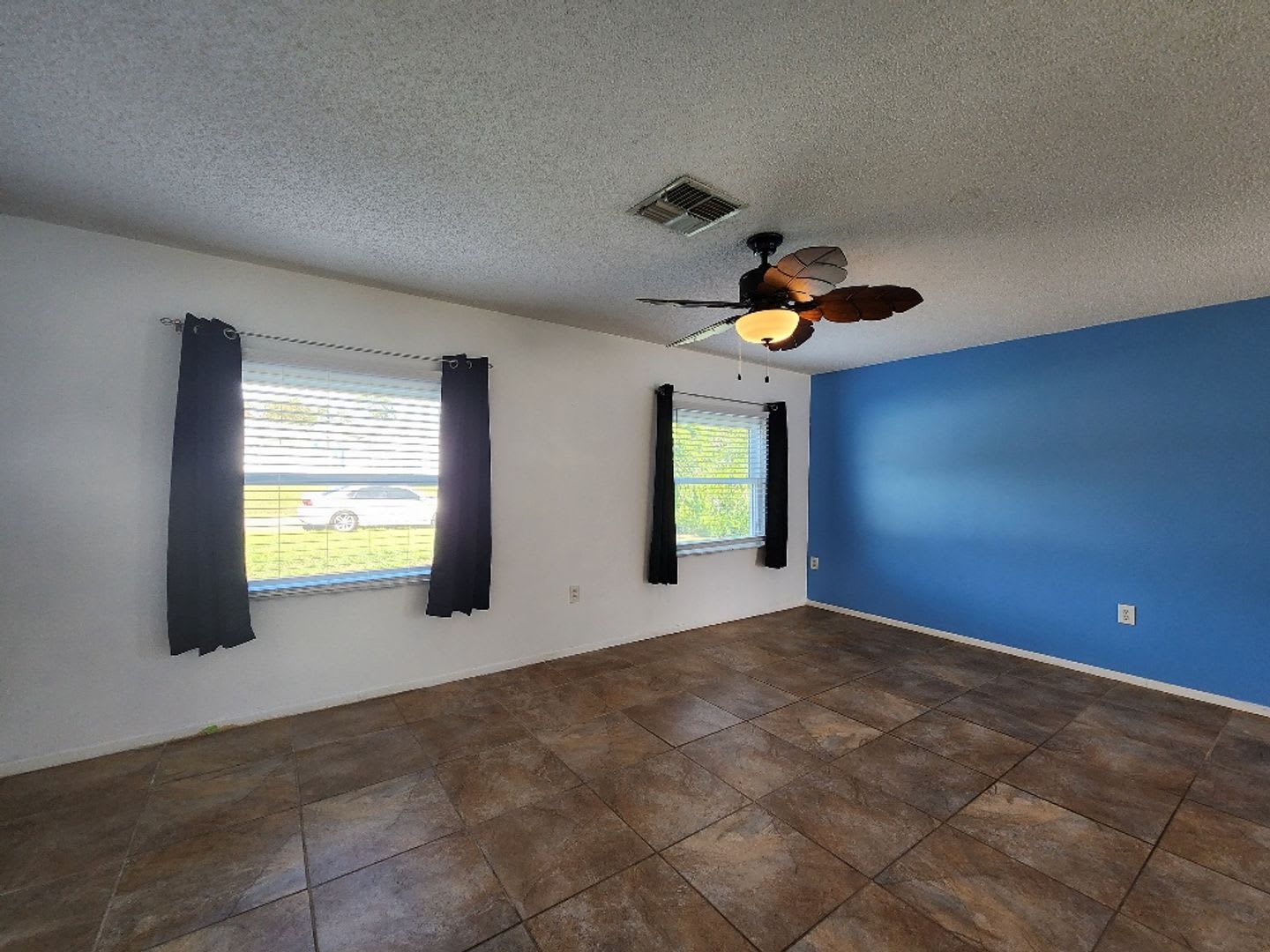 Gorgeous Pool Home in Spring Hill – photo 3