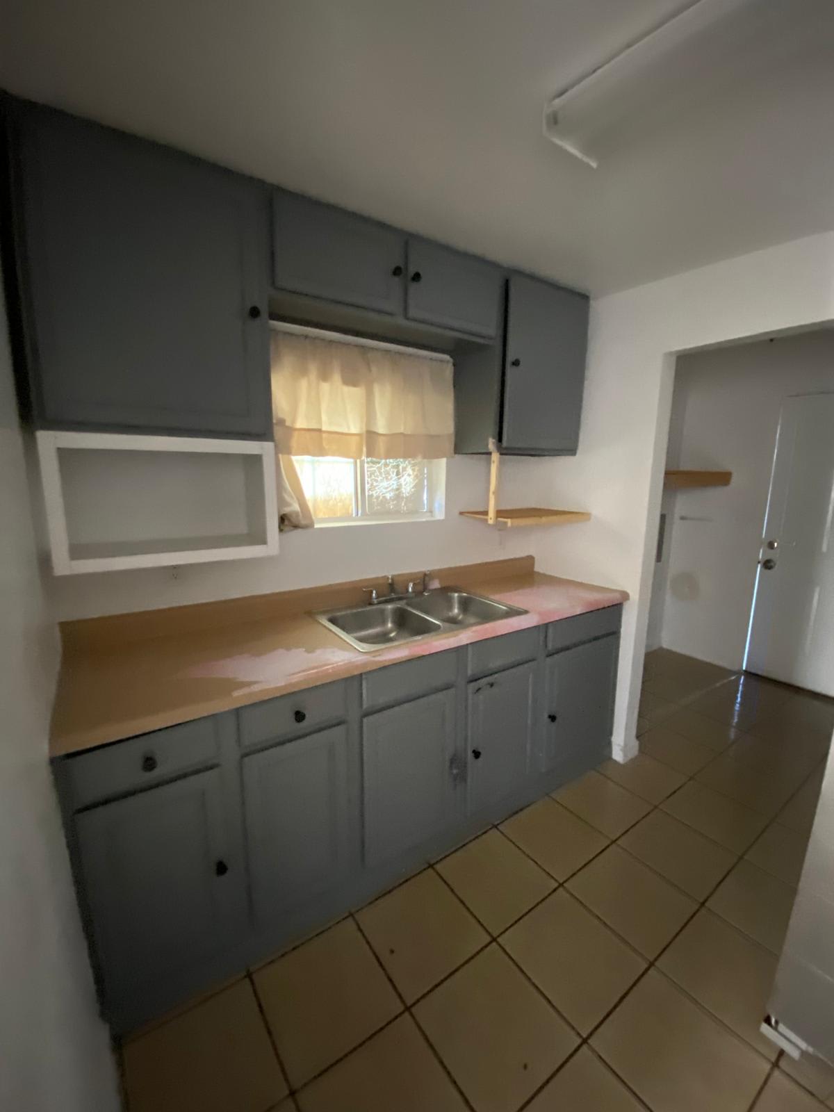 1031 Kenwood Avenue – photo 2