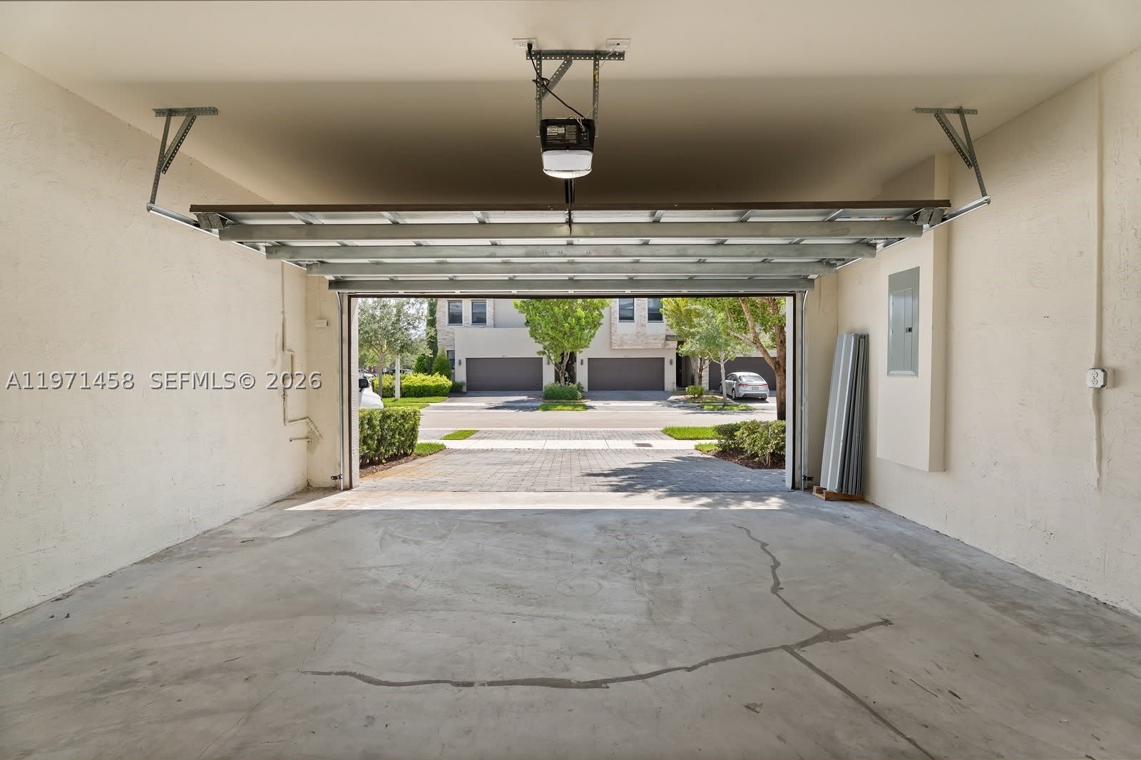8058 NW 105th Ct – photo 2