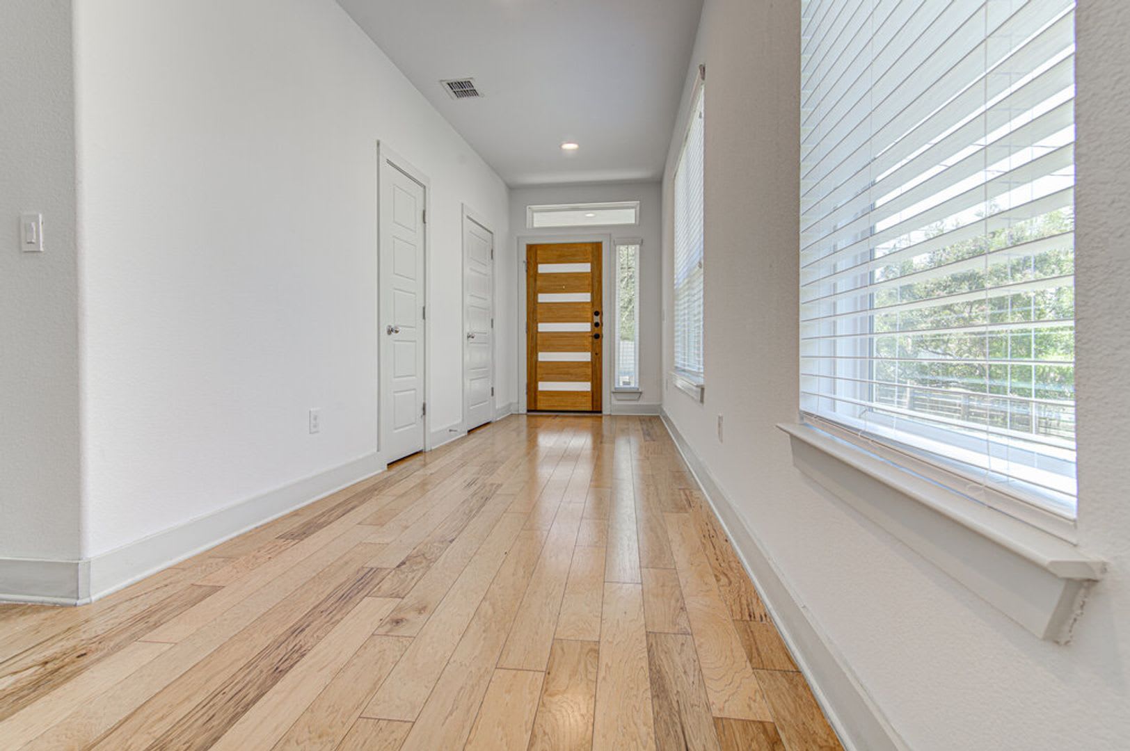Elegant 4BR Home with Bonus Room & Designer Finishes – photo 5