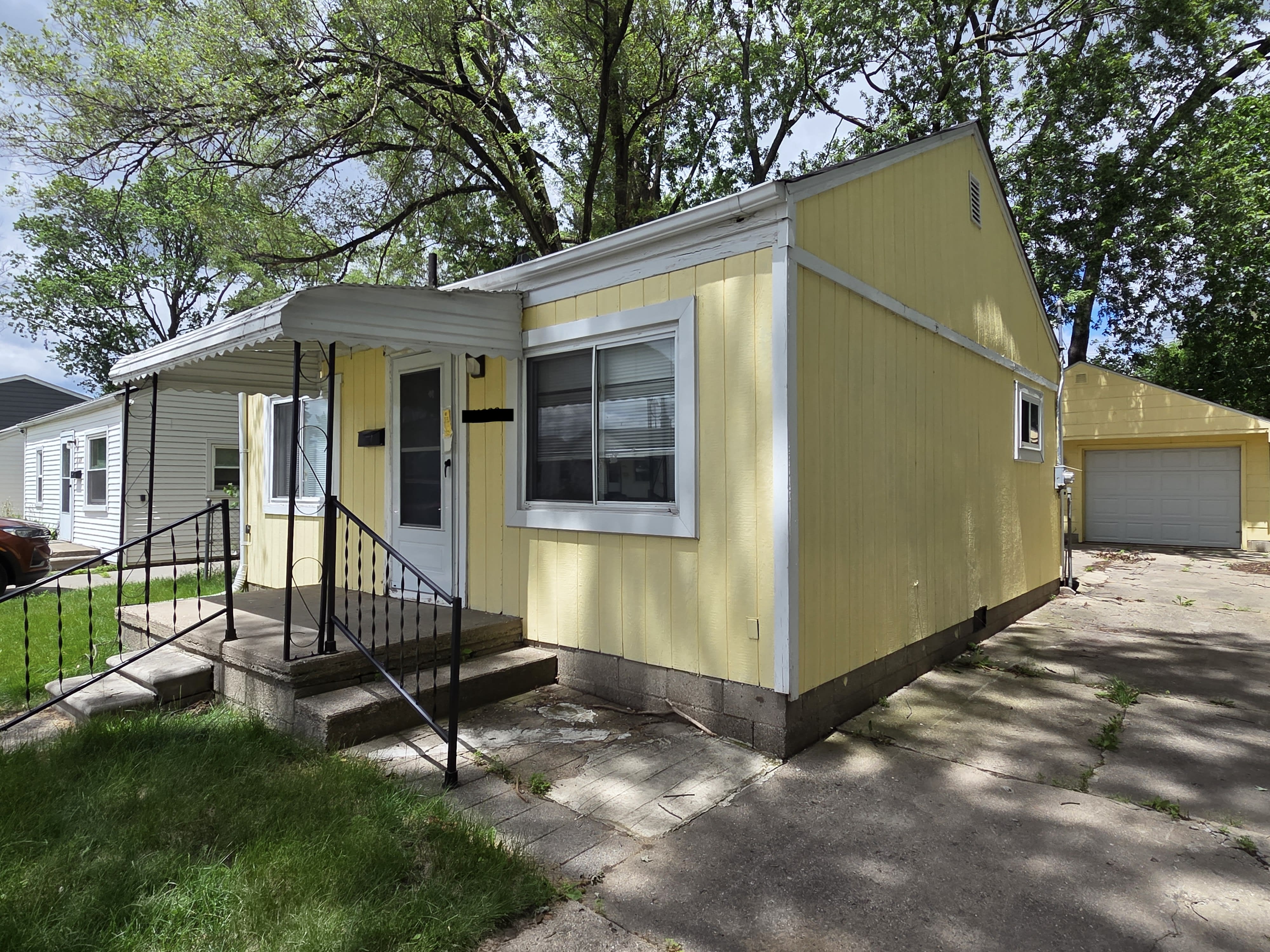 11289 Chalmers Ave – photo 2