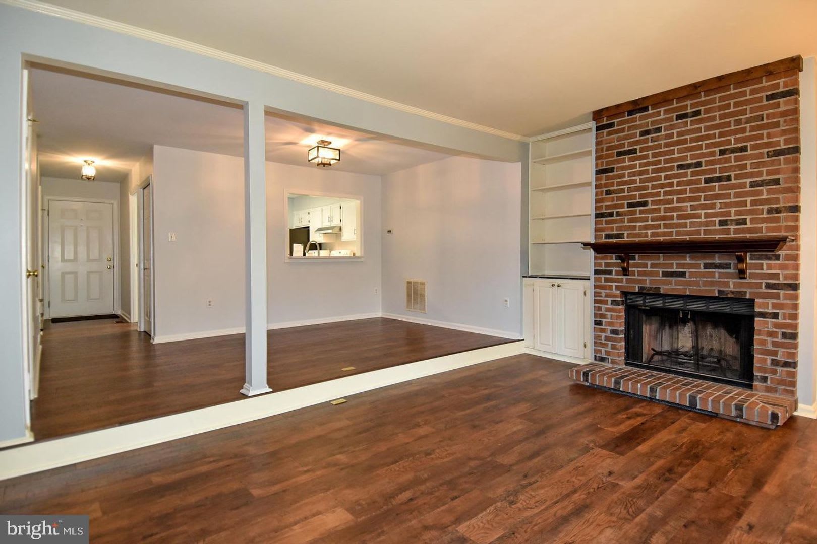 With A Versatile Layout Bright Interiors And An Unbeatable Location This Townhome Is Ready To Welcome Its Next Residents – photo 2