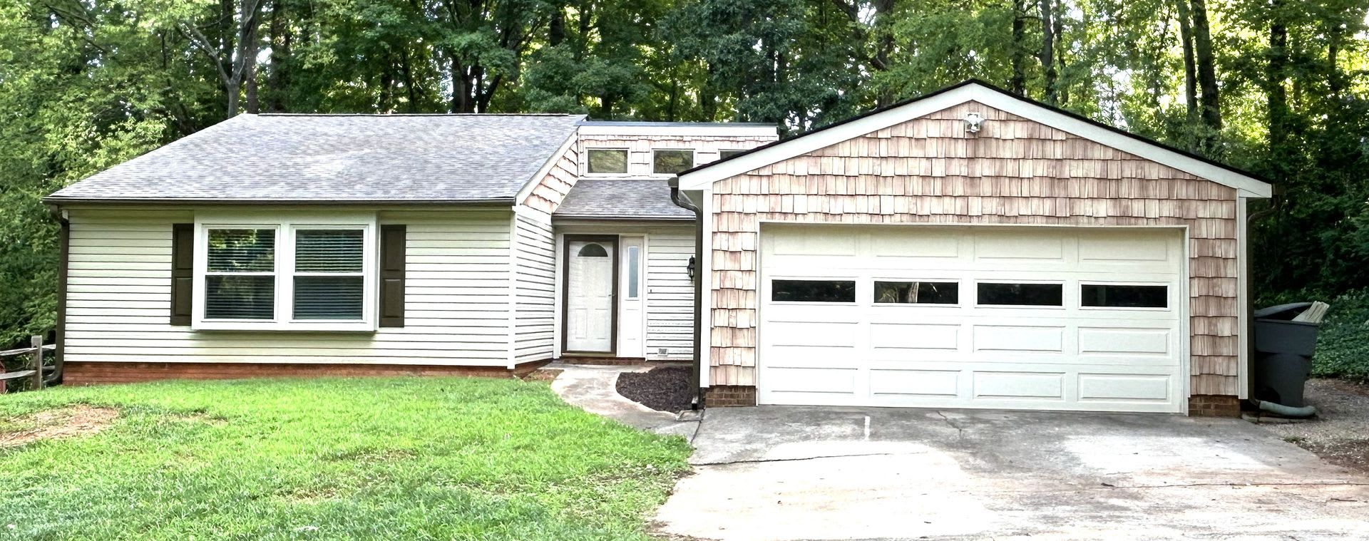 Renovated, spacious 3 bed, 2 bath ranch style home – photo 1