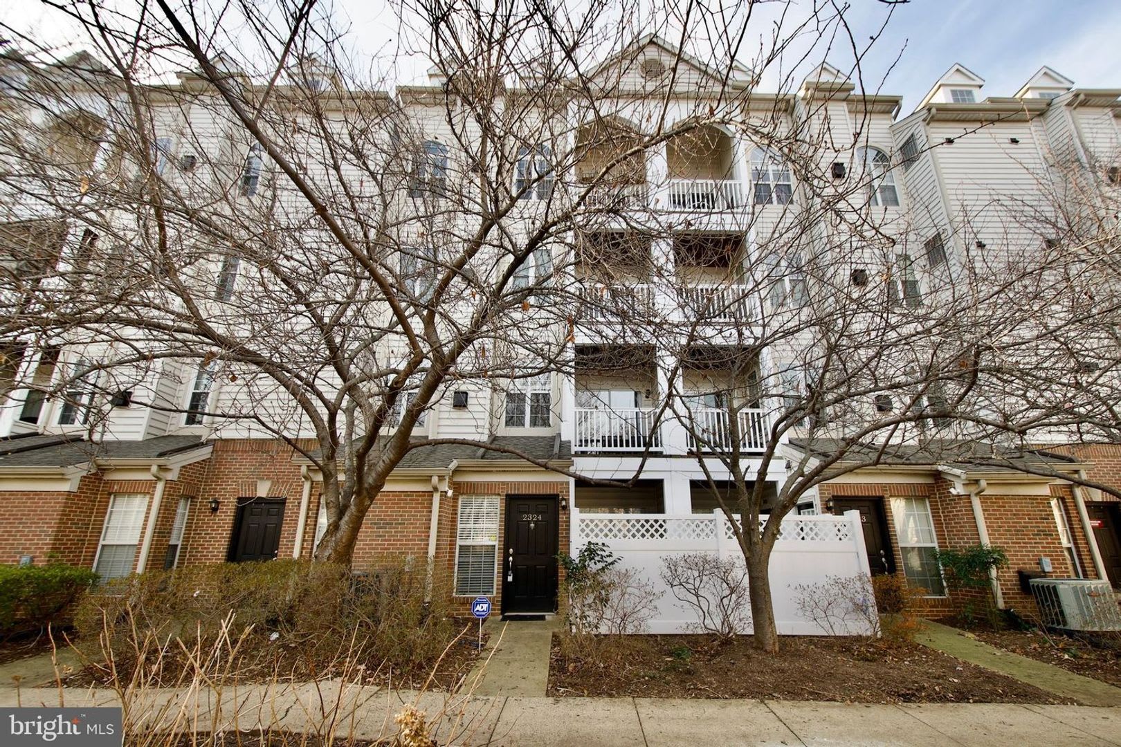 Charming & Pet-Friendly 1BR/1BA Condo in Alexandria’s Stonegate – photo 1