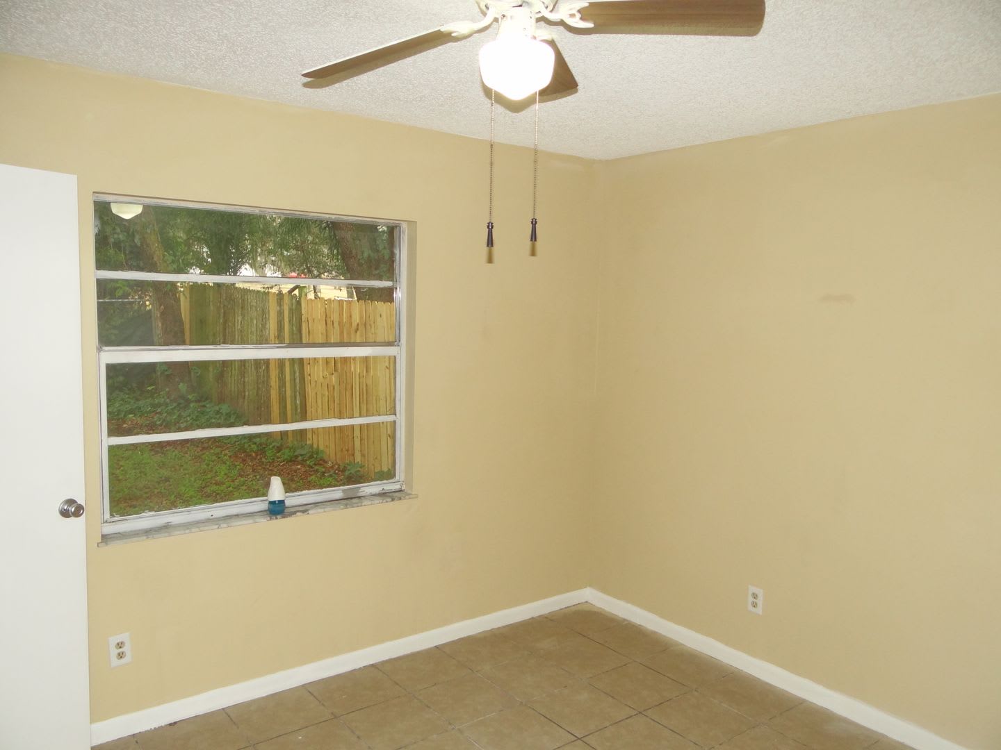 Rent Is 1 2 Price 1St Month 2 Bed 1 Bath – photo 5