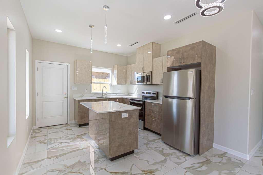 408 N Emerald Avenue – photo 1