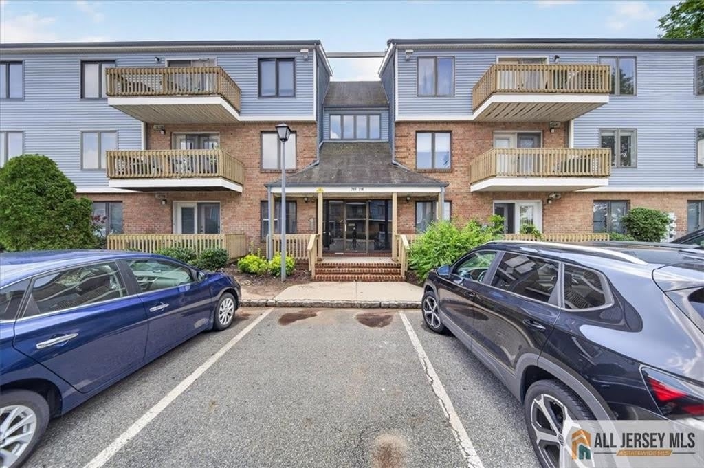 710 Peach Street – photo 2
