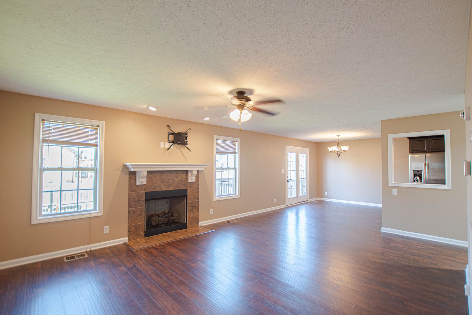 Pet Friendly Three Bedroom! – photo 4
