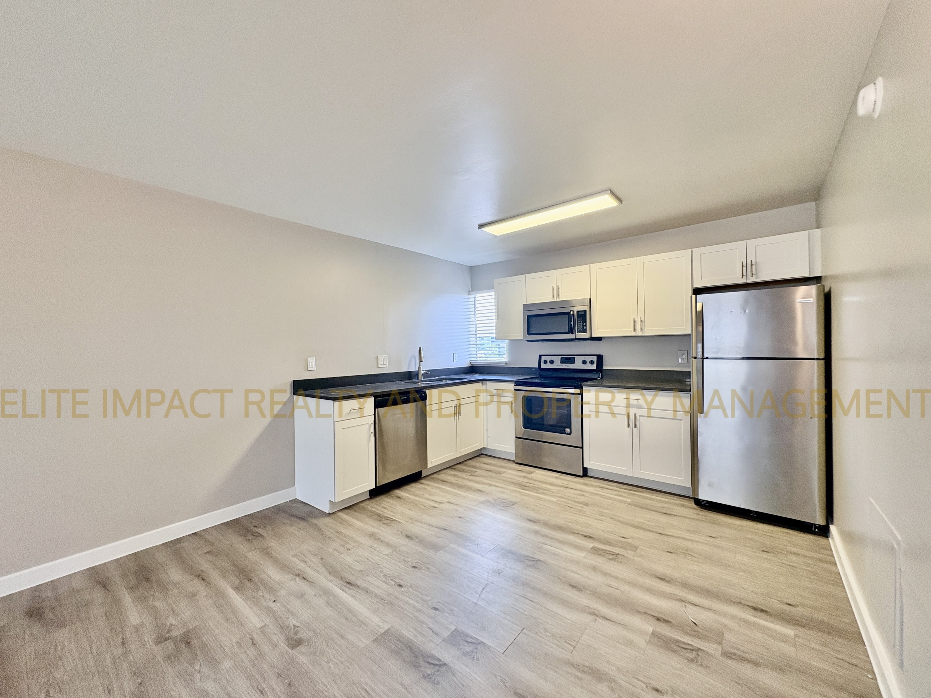 1920 North Stone Avenue – photo 3
