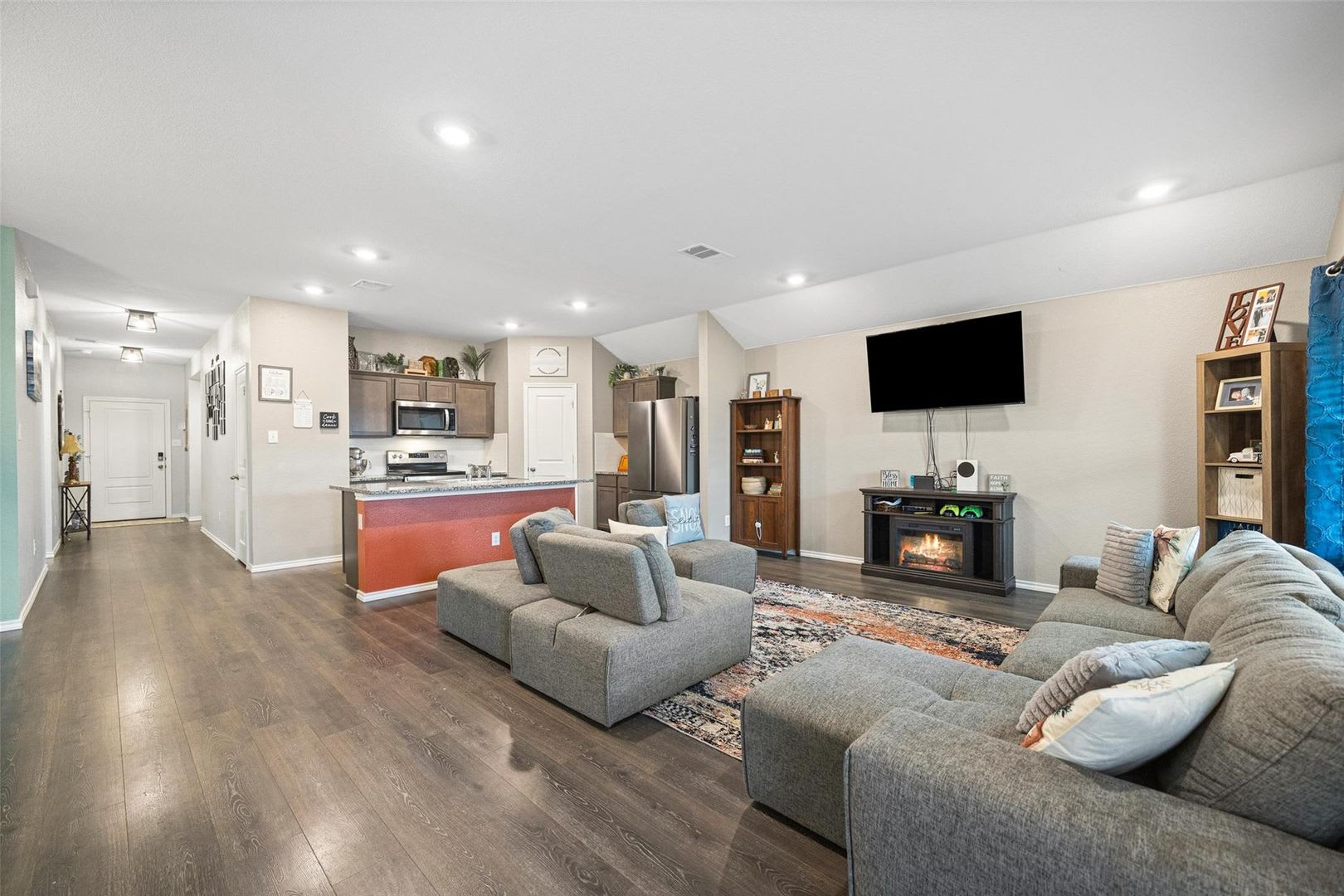 You Will Want To See This Home As It Is A Great Value Located At The Back Of The Magnolia Neighborhood Just A Few Houses Away From A Walking Trail And Community Fishing Pond – photo 5