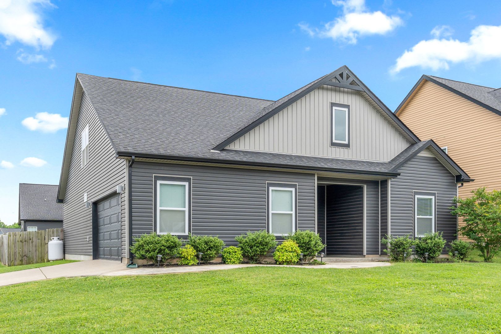 4 Bedrooms in Eagles Bluff – photo 2