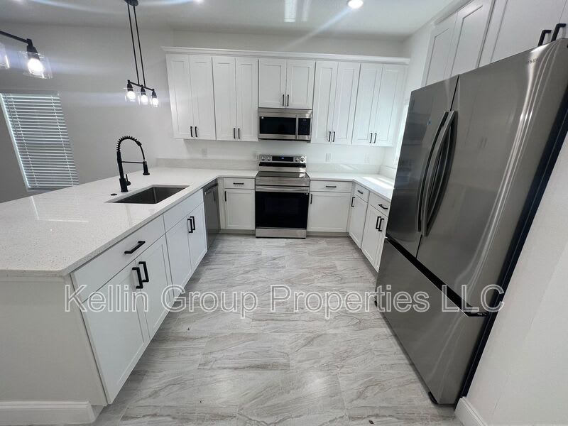 2281 Whitley Ln – photo 5