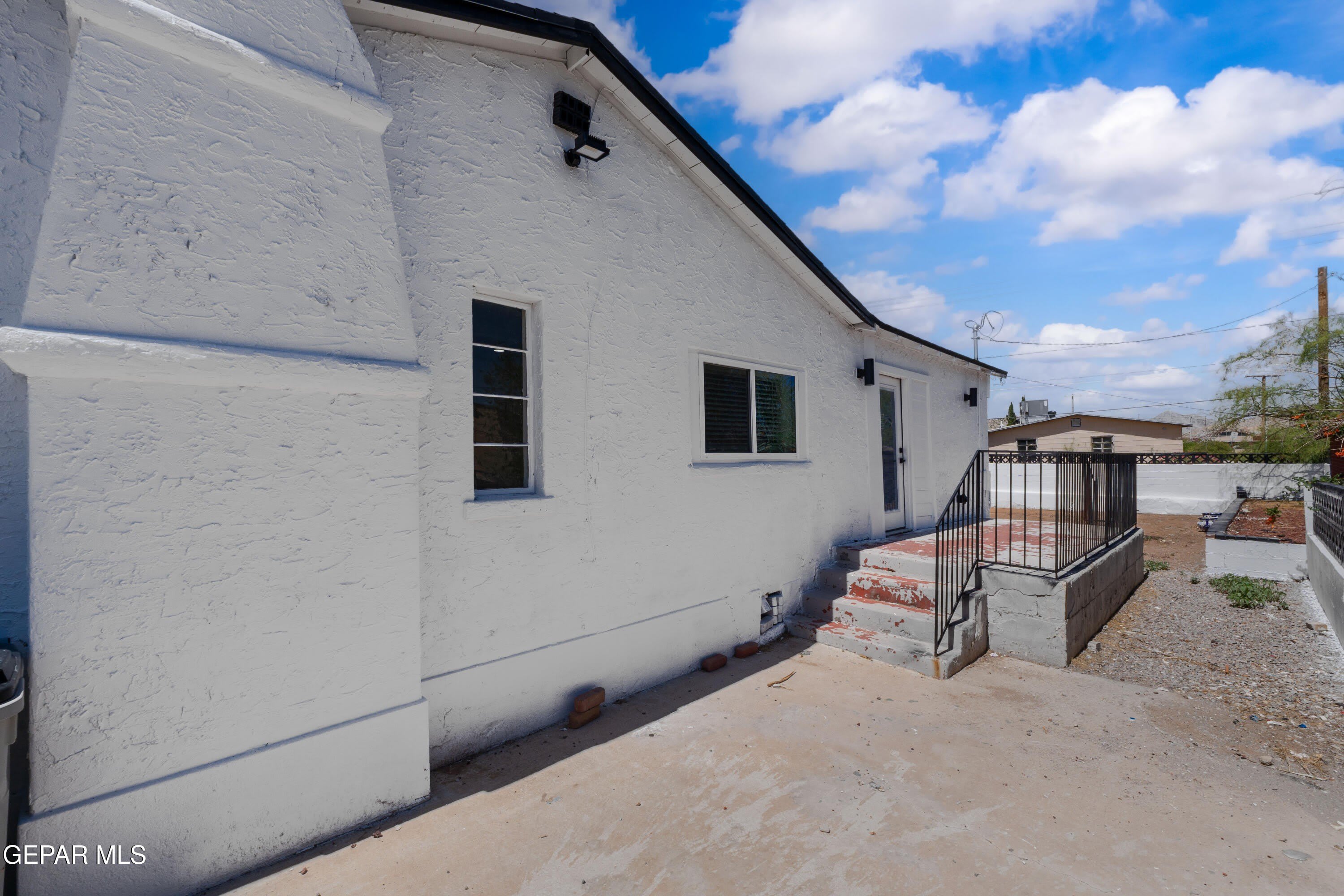 3221 N STANTON Street – photo 4