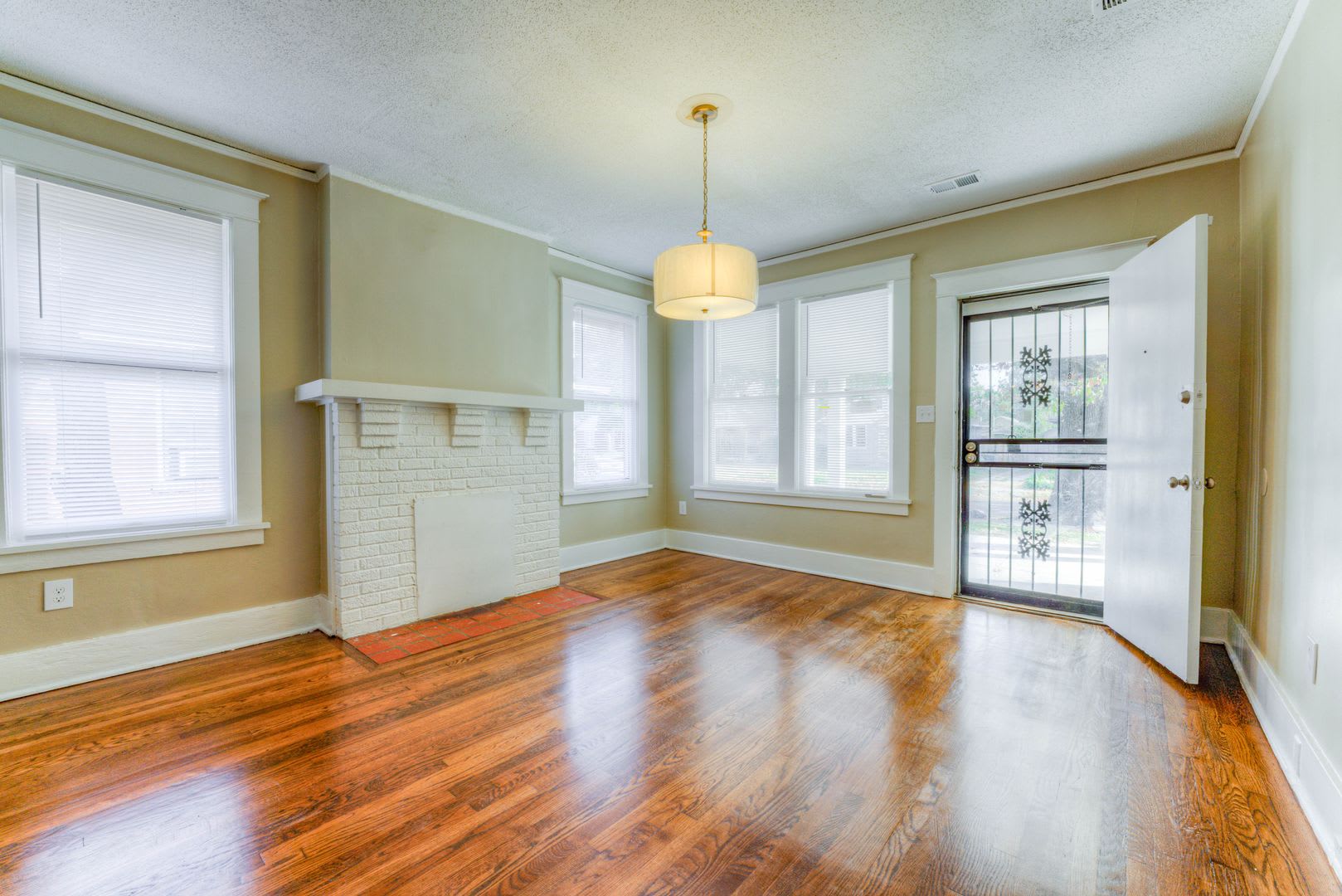 Beautifully Renovated 3Br 2Ba With Open Floor Plan Granite Counters Central Hvac – photo 2