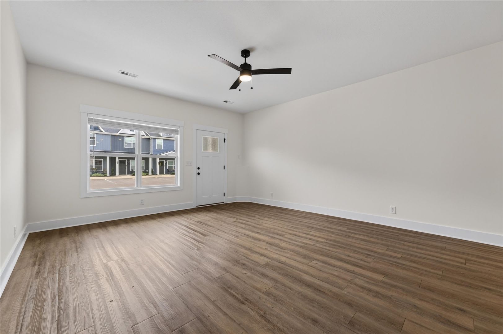 Pet Friendly Two Bedroom! – photo 4