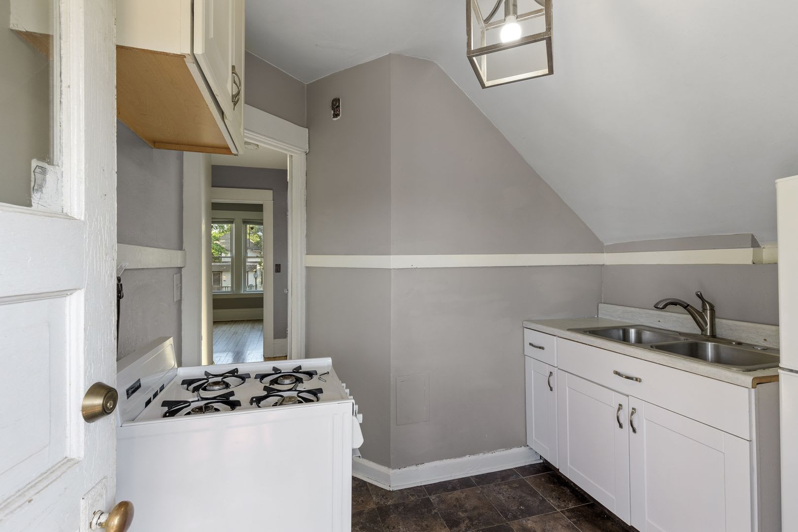 Charming 1 BR Upper Duplex in Heart of Northeast Minneapolis – photo 3