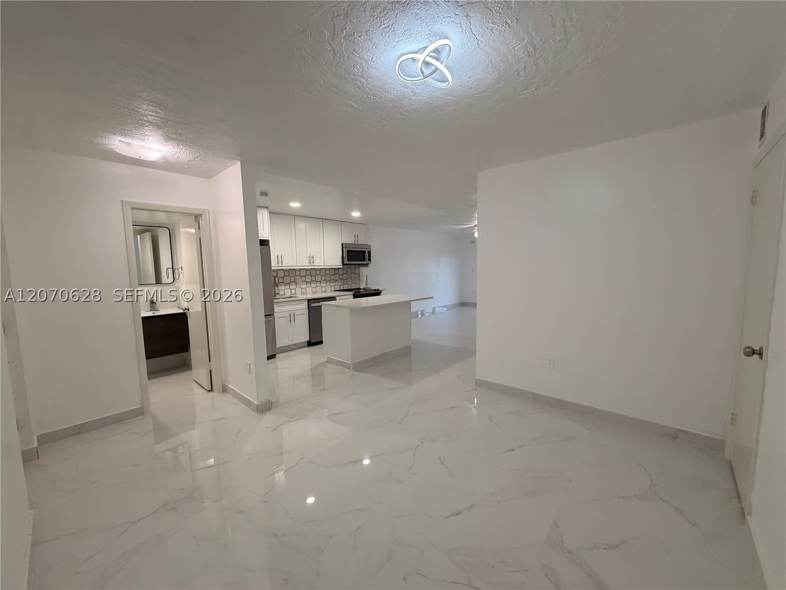 7000 NW 17th St – photo 2
