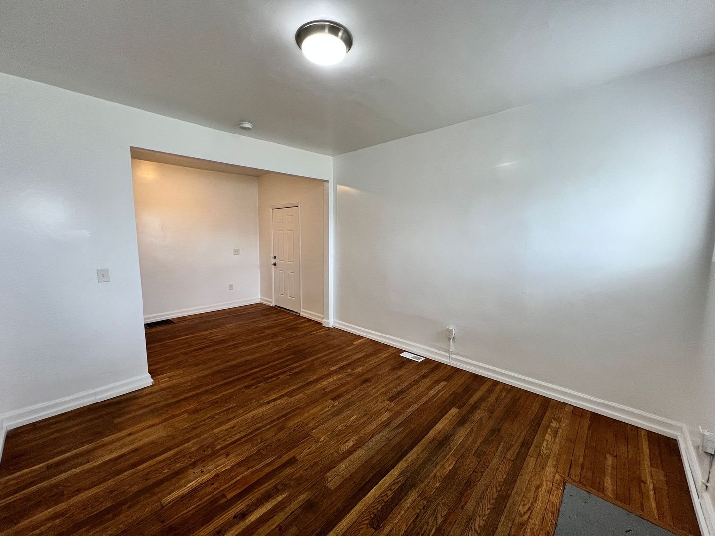 Updated 2 Bedroom Lower Level Unit In 4 Plex – photo 3