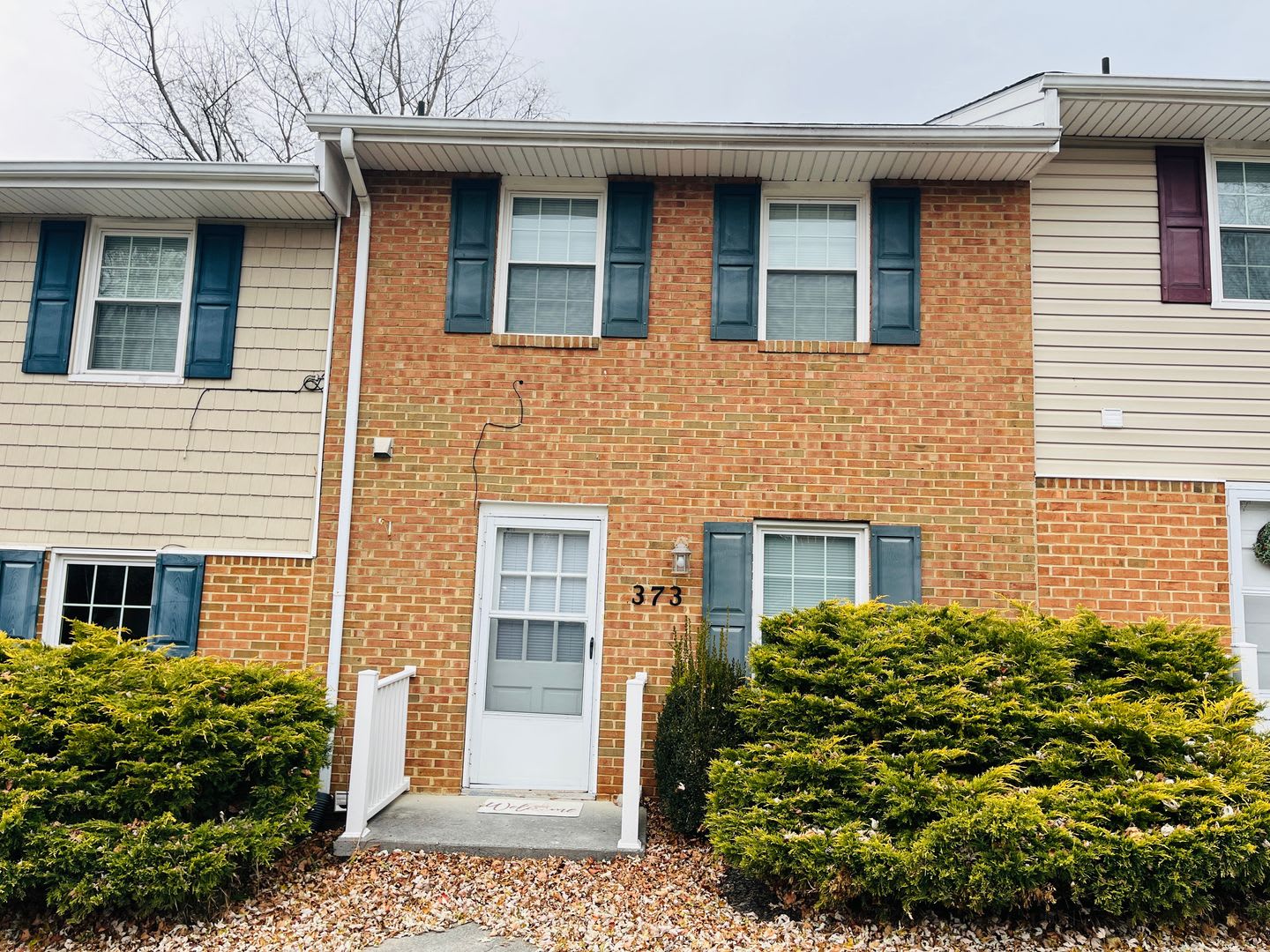 2 Bedroom, 1.5 Bath Townhouse – photo 1