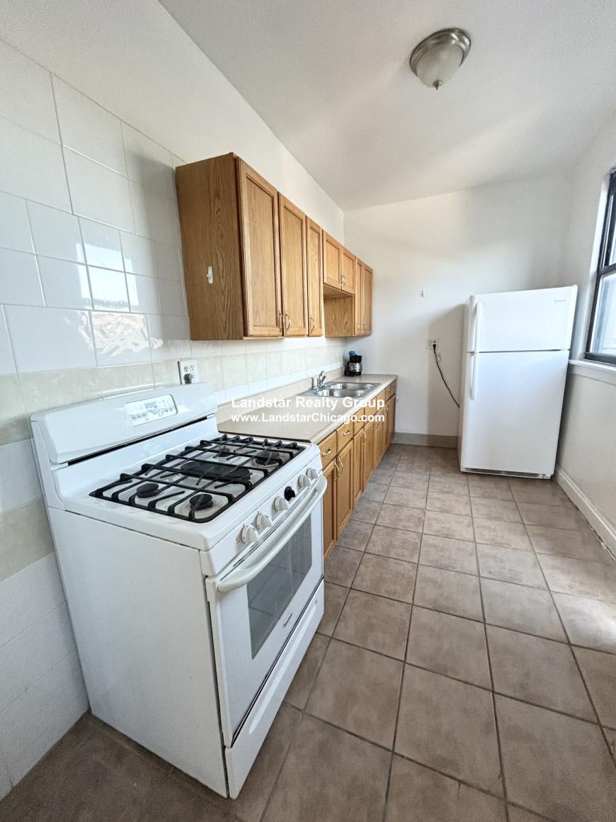 1670 W Pratt – photo 1