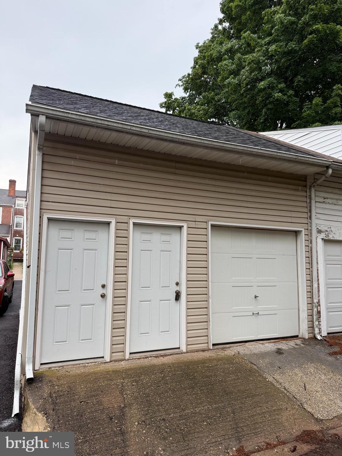 392 W BROAD Street – photo 2