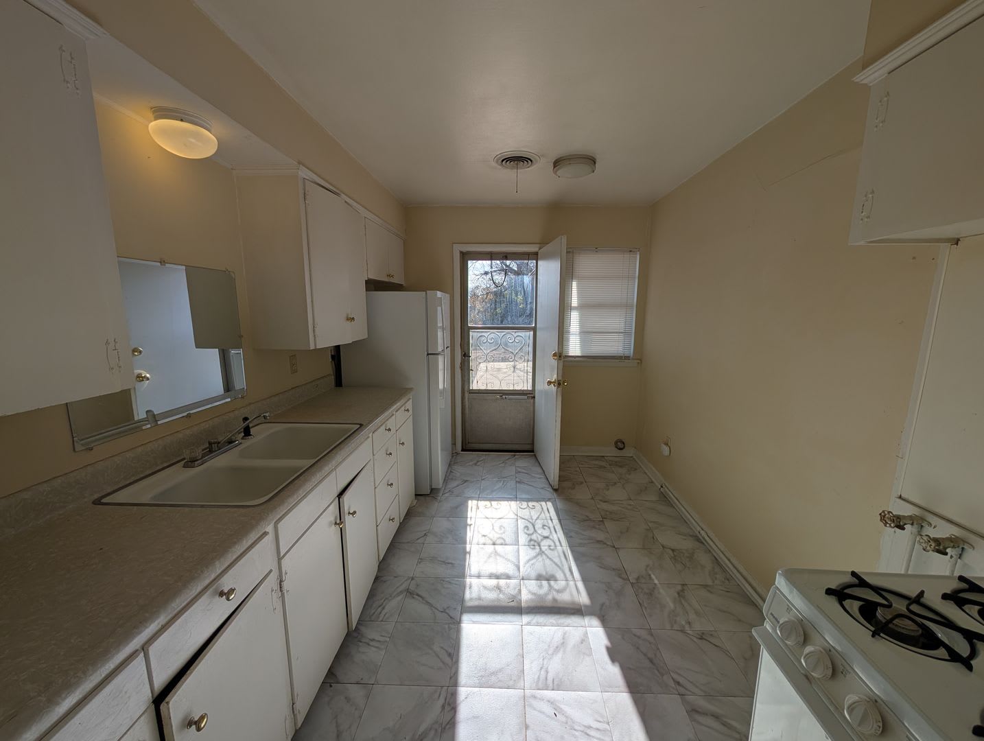 2 bed, 1 bath duplex house in Edmond with central heat and air next to UCO campus – photo 3