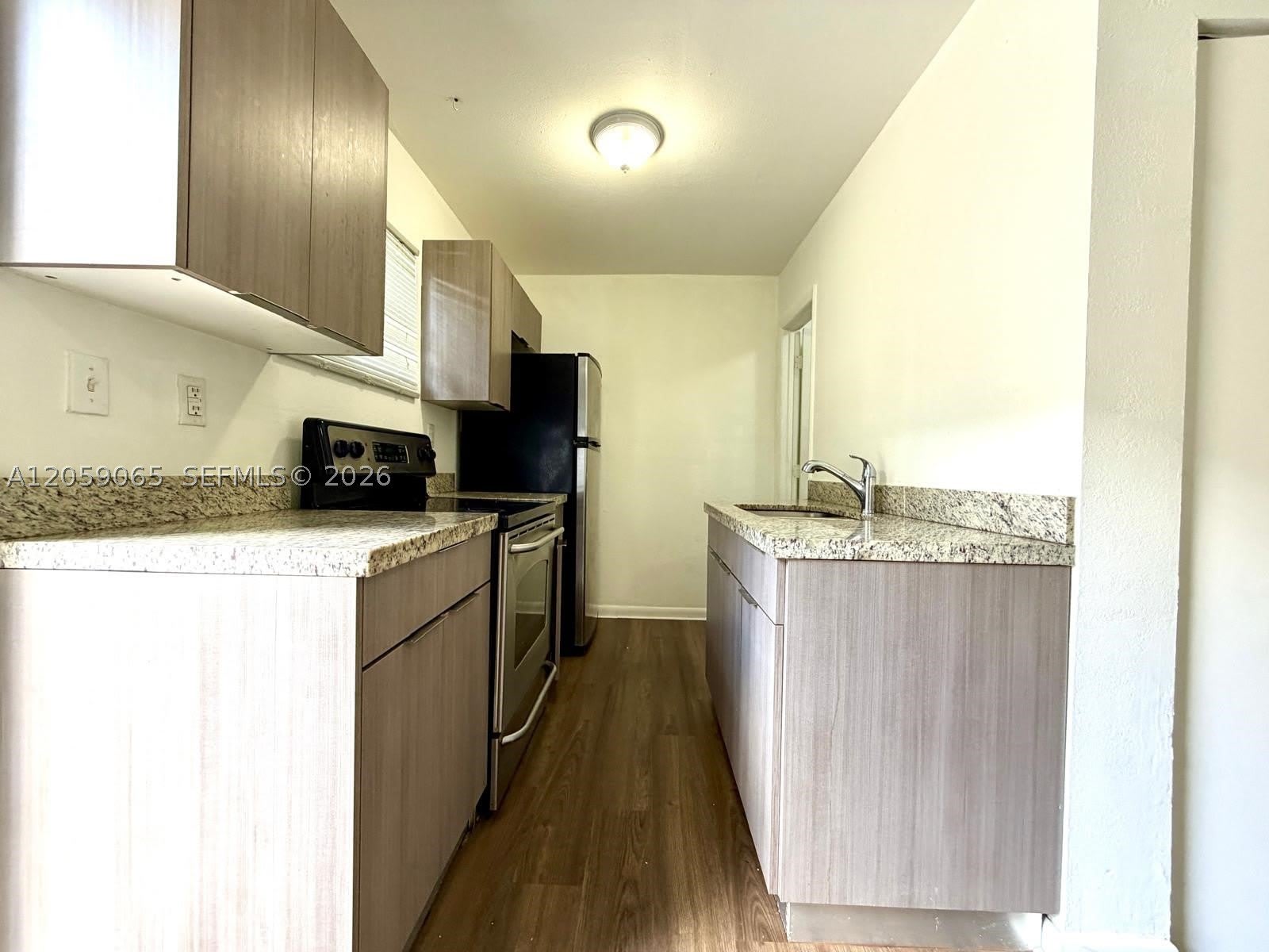 529 SW 3rd St – photo 3