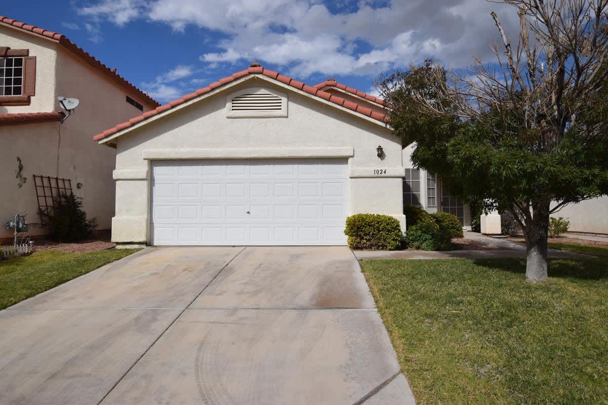 Beautiful Single Story Three Bedroom Home – photo 1