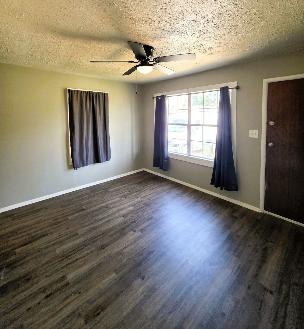 Charming 3-Bedroom Del City Home with a Spacious Backyard – photo 2