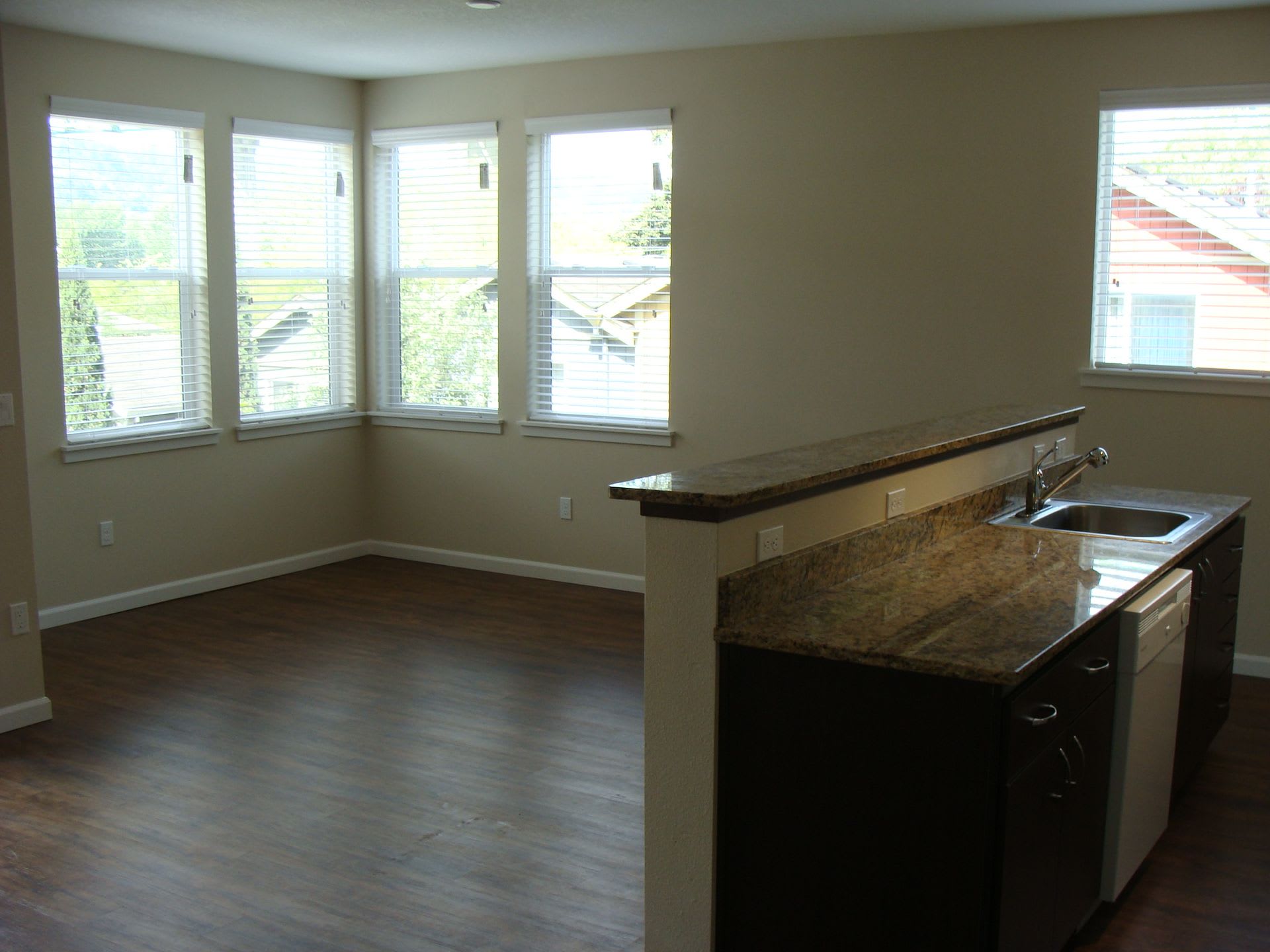 Cathedral Park Apartments – photo 5